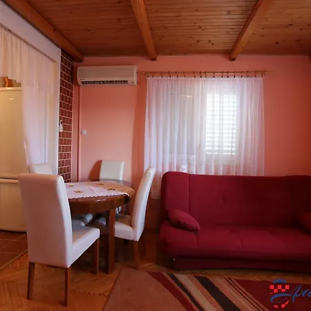 Apartment Almissa